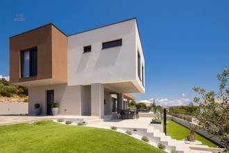 Thumbnail von Newly built luxury villa with hot tub and unobstructed lake view