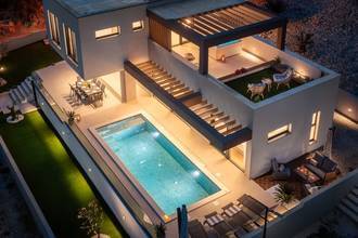 Thumbnail von Newly built luxury villa with hot tub and unobstructed lake view