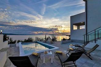 Thumbnail von Fully equipped holiday villa with private pool and open lake view