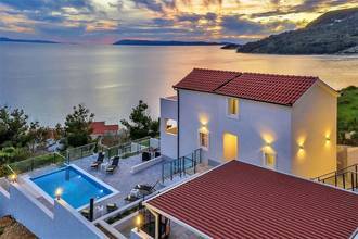 Thumbnail von Fully equipped holiday villa with private pool and open lake view