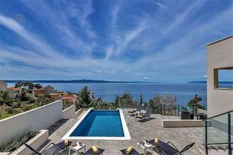 Thumbnail von Fully equipped holiday villa with private pool and open lake view