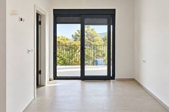 Thumbnail von New apartment on two levels with private garden, terraces, and parking space