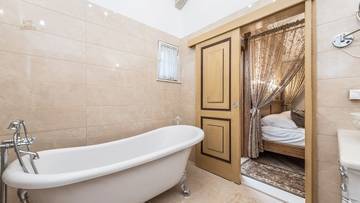 Thumbnail von Exceptional property with a pool, Jacuzzi, tennis court, and children's playground