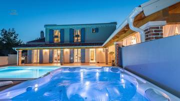Thumbnail von Exceptional property with a pool, Jacuzzi, tennis court, and children's playground