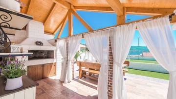 Thumbnail von Exceptional property with a pool, Jacuzzi, tennis court, and children's playground