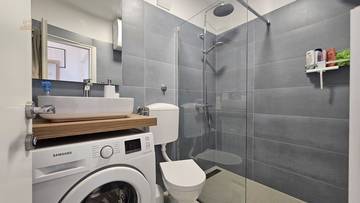 Thumbnail von Furnished apartment at the harbor, balcony with unobstructed water view
