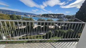 Thumbnail von Furnished apartment at the harbor, balcony with unobstructed water view