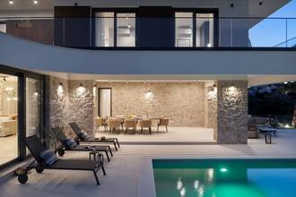 Thumbnail von Luxurious new build house, 130 meters to the water, heated pool and garden