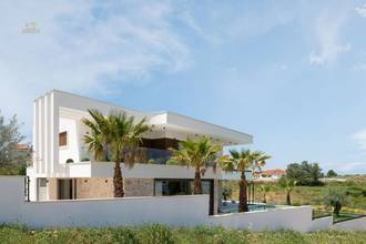 Thumbnail von Luxurious new build house, 130 meters to the water, heated pool and garden