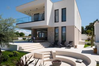 Thumbnail von Luxurious new build house, 130 meters to the water, heated pool and garden