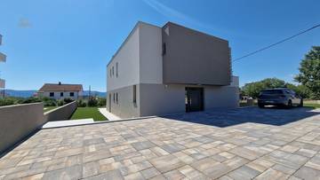 Thumbnail von Detached new-build villa, private pool, sauna, and four bedrooms