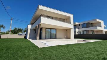 Thumbnail von Detached new-build villa, private pool, sauna, and four bedrooms