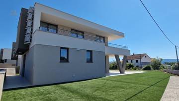 Thumbnail von Detached new-build villa, private pool, sauna, and four bedrooms
