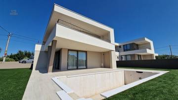Thumbnail von Detached new-build villa, private pool, sauna, and four bedrooms