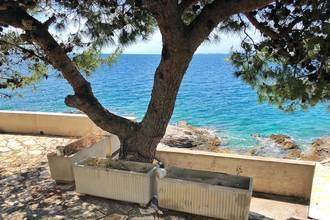 Thumbnail von Spacious residential house on the promenade next to a rocky beach