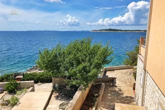 Thumbnail von Spacious residential house on the promenade next to a rocky beach