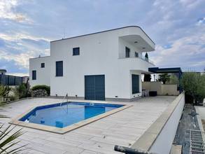 Thumbnail von Semi-detached house fully furnished, private pool, just a few steps to the beach