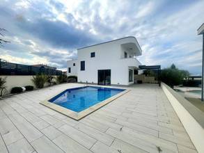 Thumbnail von Semi-detached house fully furnished, private pool, just a few steps to the beach