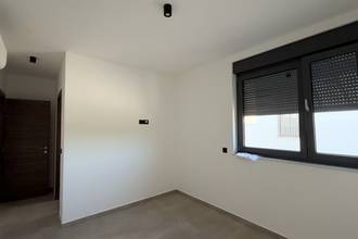 Thumbnail von Newly built apartment with a 19 m² balcony, elevator, and two parking spaces.