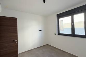 Thumbnail von Newly built apartment with a 19 m² balcony, elevator, and two parking spaces.