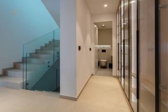 Thumbnail von Holiday villa facing south with elevator, spa, pool, and lake view