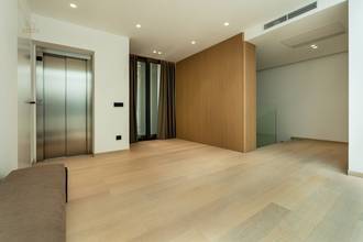 Thumbnail von Holiday villa facing south with elevator, spa, pool, and lake view