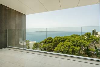 Thumbnail von Holiday villa facing south with elevator, spa, pool, and lake view