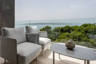 Thumbnail von Holiday villa facing south with elevator, spa, pool, and lake view