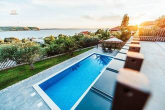 Thumbnail von Newly built luxury villa consisting of two independent apartments, heated pool 10 x 4 meters