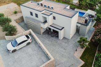 Thumbnail von Newly built luxury villa consisting of two independent apartments, heated pool 10 x 4 meters