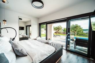 Thumbnail von Newly built luxury villa consisting of two independent apartments, heated pool 10 x 4 meters