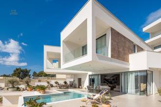 Thumbnail von Contemporary new-build villa, heated pool, wine cellar, and study