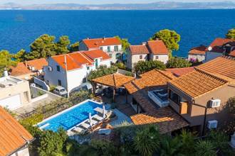 Thumbnail von Renovated stone building with pool, courtyard with pavilions, 70 meters to the water