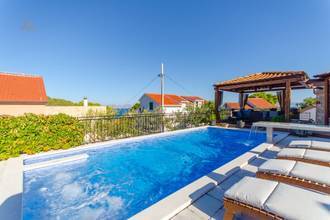 Thumbnail von Renovated stone building with pool, courtyard with pavilions, 70 meters to the water