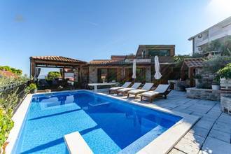 Thumbnail von Renovated stone building with pool, courtyard with pavilions, 70 meters to the water