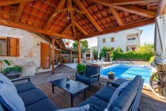 Thumbnail von Renovated stone building with pool, courtyard with pavilions, 70 meters to the water