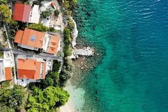 Thumbnail von Well-maintained holiday property with guest studios and a konoba, ten meters to the shore.