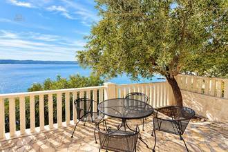 Thumbnail von Well-maintained holiday property with guest studios and a konoba, ten meters to the shore.
