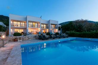 Thumbnail von Four modern units with a shared pool, garden, and water view.