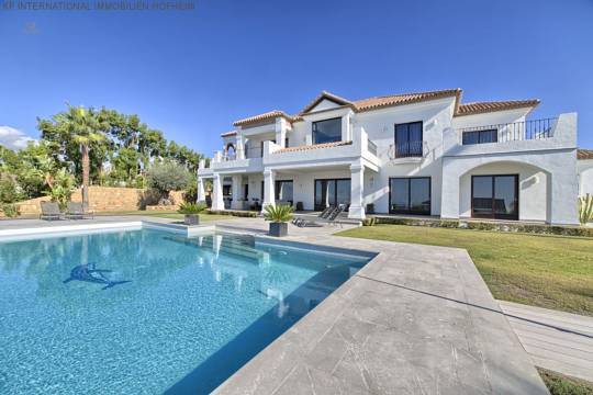***Traumhaft schöne Villa mit Pool und Panoramablick***