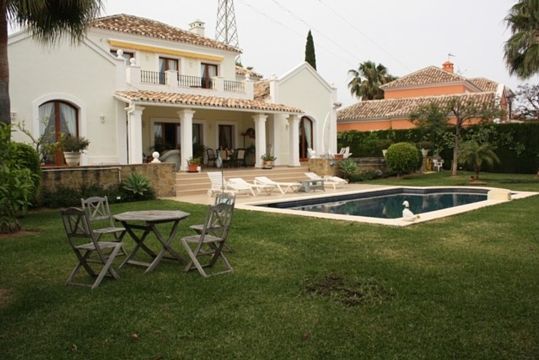 Luxus-Villa in El Paraiso R210549 