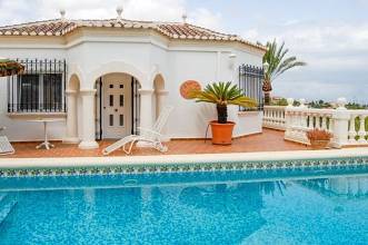 ***Luxusvilla mit traumhaftem Meerblick***