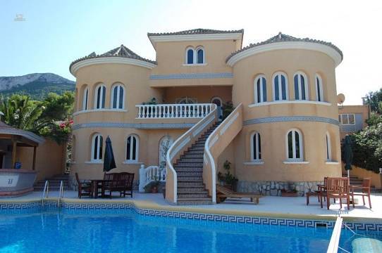***Neuwertige Villa mit Pool in Marquesa V***