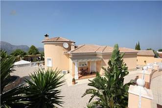 Thumbnail von ***Sehr gut ausgestattete Villa mit Pool, Whirlpool, Sauna und Garage***