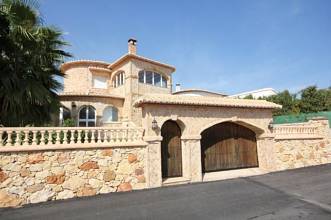 ***Eine Villa wie eine Burg mit schönem Meer- und Panoramablick***