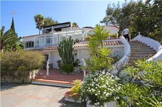 ***Stadtnahe Villa mit Pool, Sauna, Jacuzzi und vielen Extras***