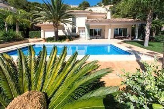 ***Neuwertige Luxusvilla mit unverbaubarer Meersicht, Pool, Wintergarten, 2 Garagen und herrlichem Garten***
