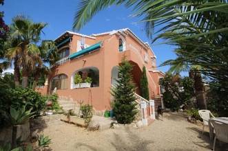 ***Ansprechende Villa mit Gästeapartment, Pool, Garage und schönem Blick in die Berge***