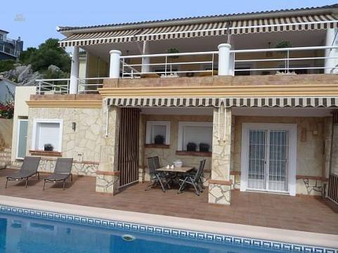 ***Villa mit Pool und atemberaubenden Panoramablick***