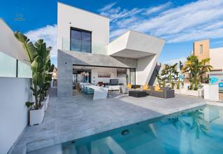 ***Großzügige und exklusive Villen mit Infinity-Pool, Garage und fantastischem Meerblick***